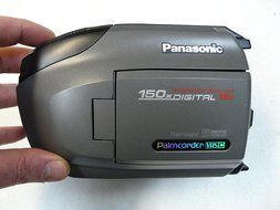 Panasonic PV-L580D Compact VHS/VHS-C Palmcorder Camcorder Bundle N7