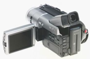 Sony DCR-TRV310 20x Optical Zoom 360x Digital Zoom 3.5-Inch Display Digital Handycam (Discontinued by Manufacturer) N3