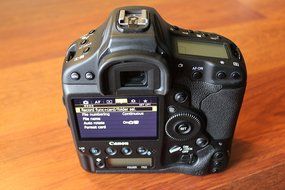 Canon EOS-1D C Cinema Camera Body N4