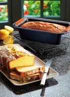 Le Creuset Toughened Non-Stick Bakeware 2 lb Loaf Tin
