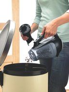 Black + Decker BDH2000L 20-Volt Max Lithium Ion Battery Cordless Hand Vacuum N9