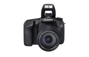 Canon EOS 7D Digital Camera with 18-135mm f/3.5-5.6 IS Lens Kit N8