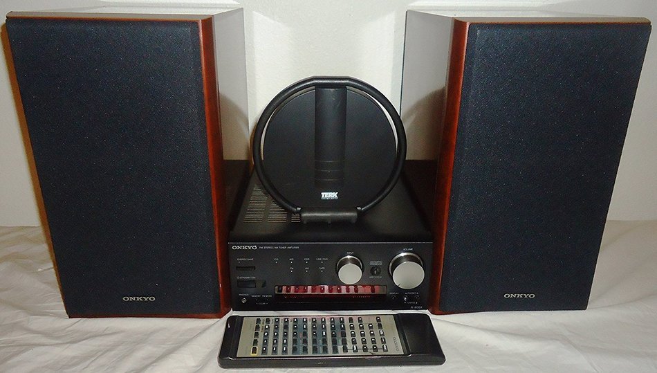 Onkyo R-805X WRAT Mini / Micro Shelf HIFI FM Stereo Tuner Amplifier Complete with D-062AX L & R Speaker System... N5