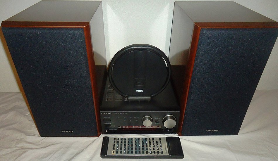 Onkyo R-805X WRAT Mini / Micro Shelf HIFI FM Stereo Tuner Amplifier Complete with D-062AX L & R Speaker System... N6