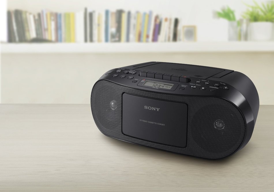 Sony CFDS50 Portable CD, Cassette & AM/FM Radio Boombox N2