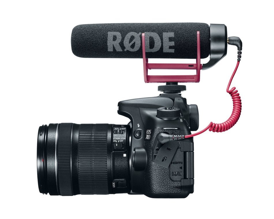 Canon EOS 70D Video Creator Kit with 18-135mm Lens, Rode VIDEOMIC GO and Sandisk 32GB SD Card Class 10 - Wi-Fi... N2
