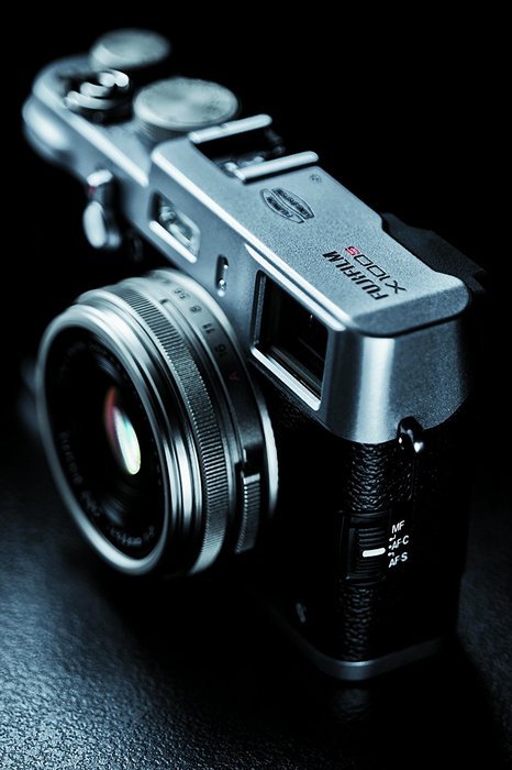 Fujifilm X100S 16 MP Digital Camera with 2.8-Inch LCD (Silver) (OLD MODEL) N12
