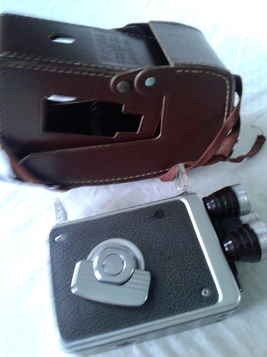 Kodak Brownie Movie camera- Turrent F 2.3 - 8mm- with leather case N5