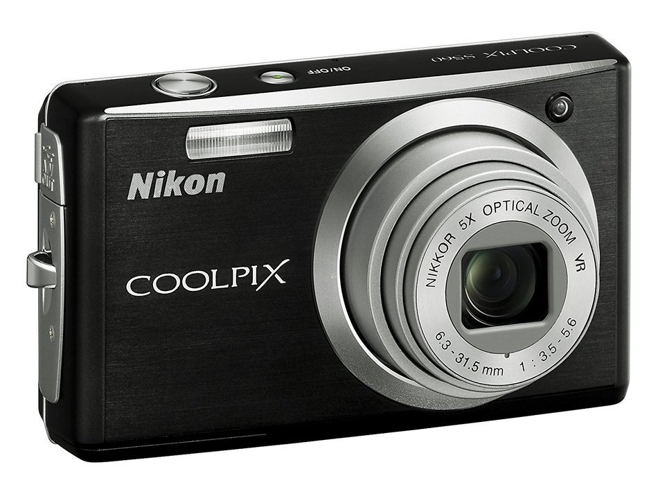 Nikon Coolpix S560 10MP Digital Camera with 5x Optical Vibration Reduction (VR) Zoom with 2.7 inch LCD (Graphite... N4