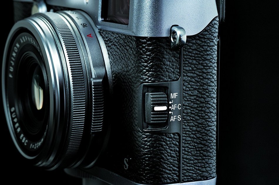 Fujifilm X100S 16 MP Digital Camera with 2.8-Inch LCD (Silver) (OLD MODEL) N16