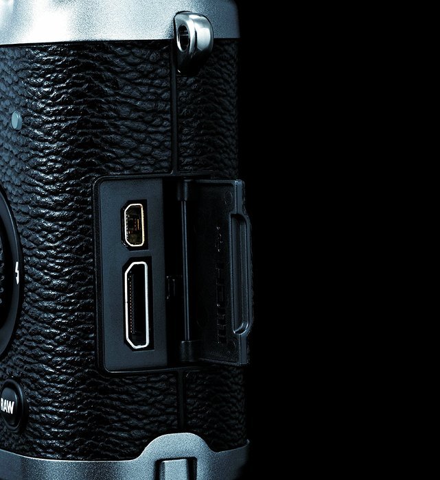 Fujifilm X100S 16 MP Digital Camera with 2.8-Inch LCD (Silver) (OLD MODEL) N18