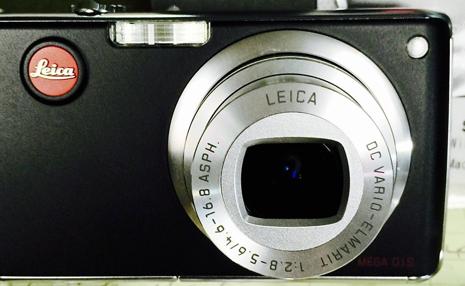 Leica CLUX 1 6MP Digital Camera with 3.6x Optical Image Stabilized