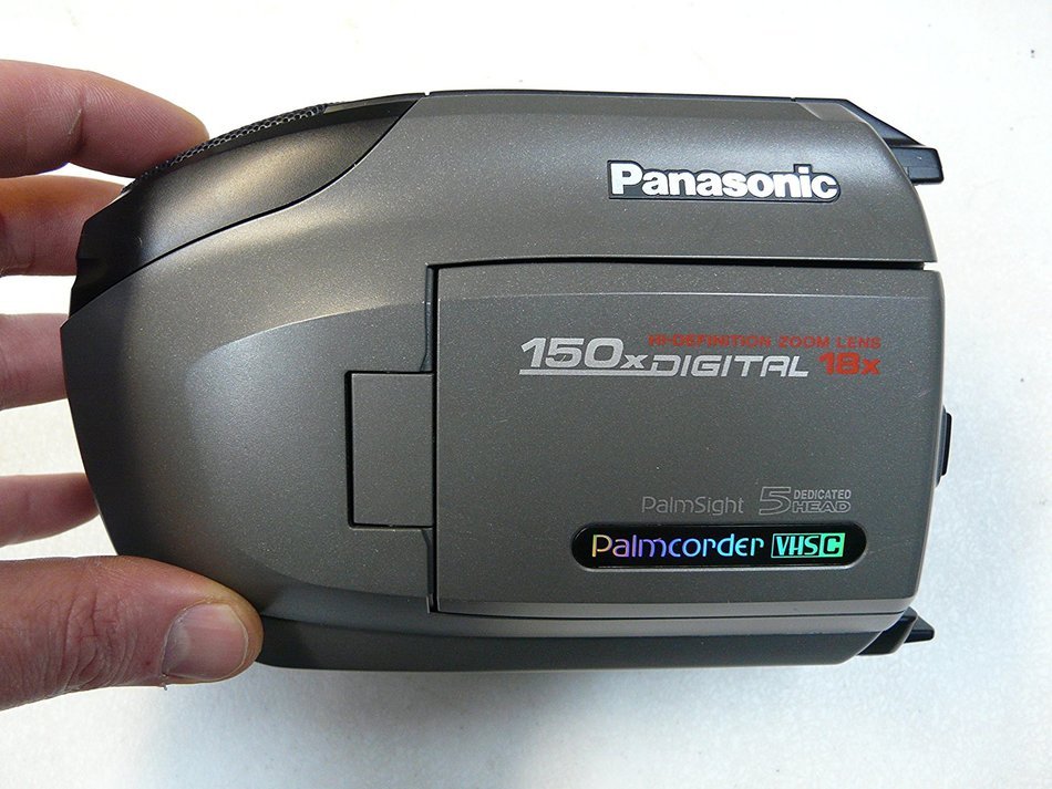 Panasonic PV-L580D Compact VHS/VHS-C Palmcorder Camcorder Bundle N7