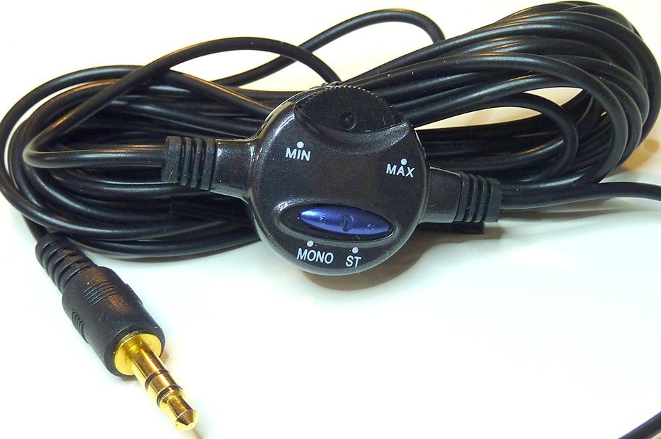 3.5mm Stereo Extension Cord w/ Volume Control & Mono / Stereo Switch - 10' : 70-023 (1) N3