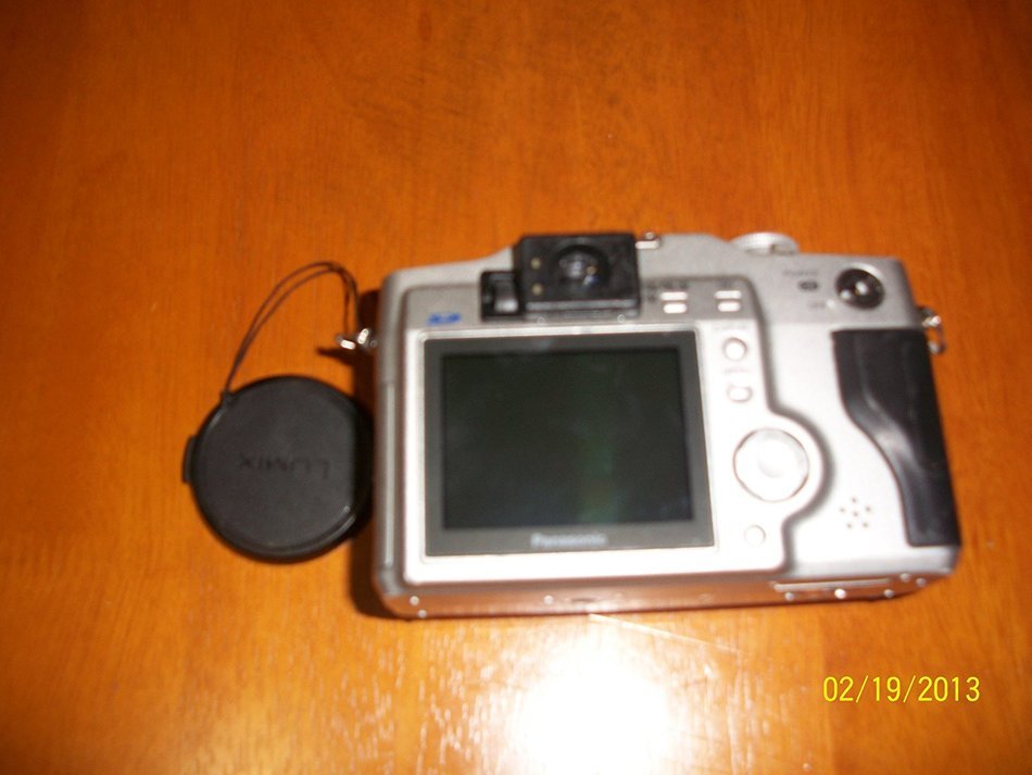 Panasonic Lumix DMC-LC5S 4MP Digital Camera w/ Leica Lens and 3x Optical Zoom, Silver (CAMERA ONLY) N2