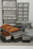 Focus Foodservice Commercial Bakeware 12-1/4 by 4-1/2-Inch Loaf Pan, 1-1/2-Pound N2