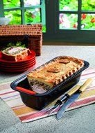 Le Creuset Toughened Non-Stick Bakeware 2 lb Loaf Tin N8