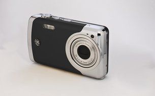 GE CRE00-BK Create by Jason Wu 12MP Digital Camera with 3x Optical Zoom and 2.7-Inch LCD (Black Metal) N7