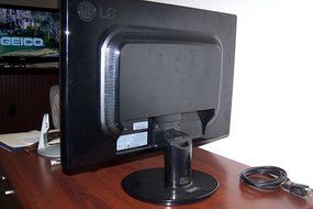 LG L227WTG 22-Inch Widescreen LCD Monitor N3