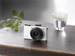 XZ-1 White - International Version (No Warranty) N6