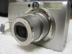 Canon PowerShot SD550 7.1 MP Digital Camera - Silver N6