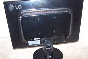 LG L227WTG 22-Inch Widescreen LCD Monitor N7