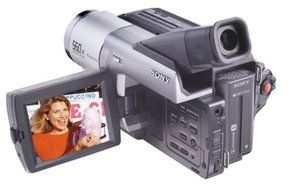 Sony CCDTRV98 Hi8 Camcorder 20X optical and 560x Digital Zoom (Discontinued by Manufacturer)