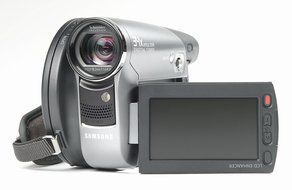 Samsung SC-DC173U DVD Camcorder with 34x Optical Zoom (Discontinued by Manufacturer) N2
