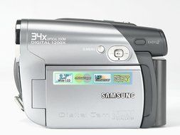 Samsung SC-DC173U DVD Camcorder with 34x Optical Zoom (Discontinued by Manufacturer) N3