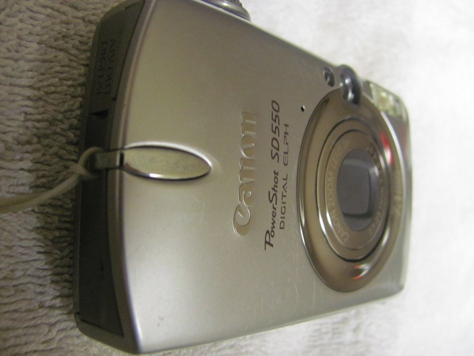 Canon PowerShot SD550 7.1 MP Digital Camera - Silver N4