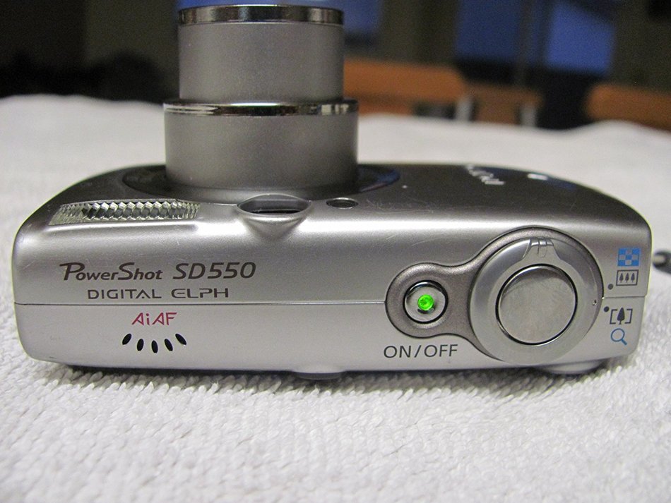 Canon PowerShot SD550 7.1 MP Digital Camera - Silver N5