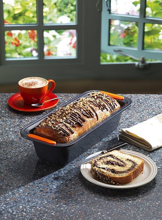 Le Creuset Toughened Non-Stick Bakeware 2 lb Loaf Tin N7