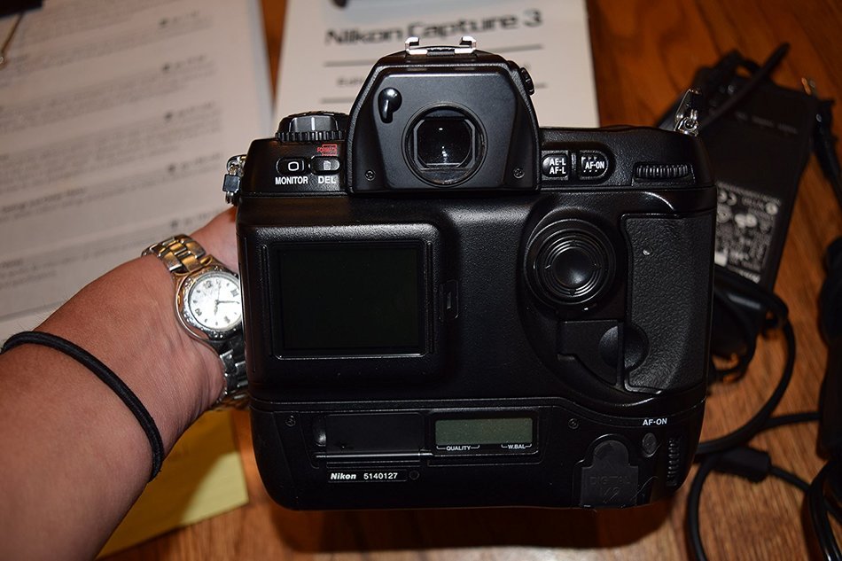 NIKON D1X 5.47 Megapixel SLR Digital Camera (Discontinued by Manufacturer) N5