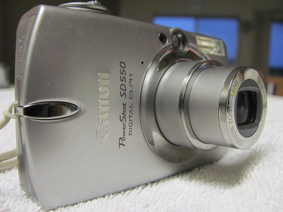 Canon PowerShot SD550 7.1 MP Digital Camera - Silver N7