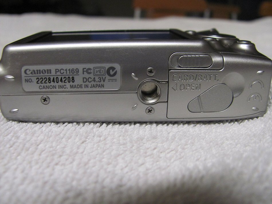 Canon PowerShot SD550 7.1 MP Digital Camera - Silver N8