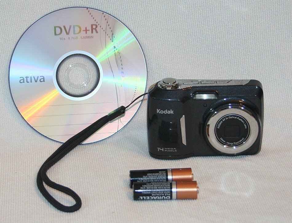 Kodak EasyShare C183 14MP Digital Camera w/ 3x Optical Zoom, 3.0 inch LCD (Black) N3