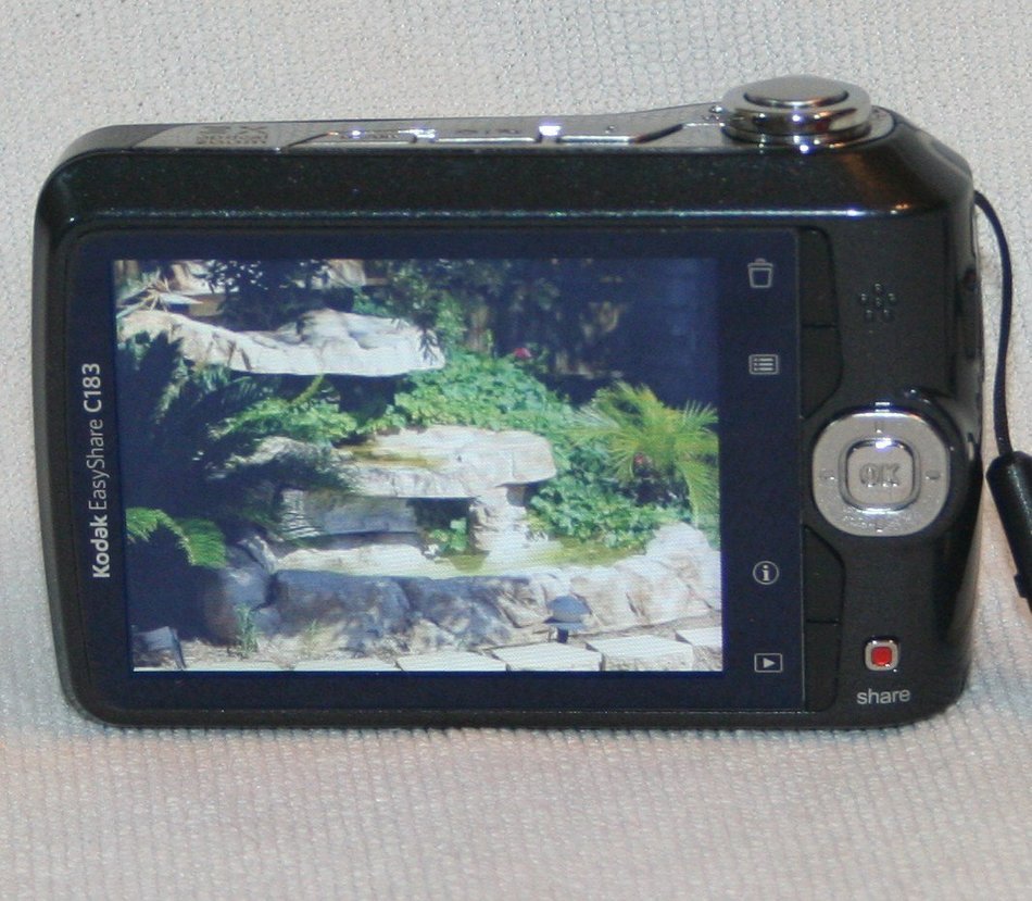 Kodak EasyShare C183 14MP Digital Camera w/ 3x Optical Zoom, 3.0 inch LCD (Black) N5
