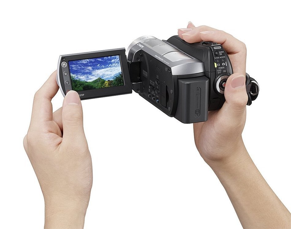 Sony DCR-SR220 4MP 60GB Hard Drive Handycam Camcorder with 15x Optical Image Stabilized Zoom (Discontinued by... N6