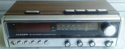 Vintage 1970s 1980s Lloyds AM/FM Radio Alarm Clock Sleep Snooze N2