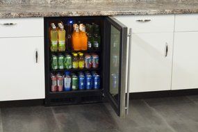 Marvel ML24BCG0RS Beverage Center, Glass Door, Right Hinge, 24-Inch, Stainless Steel N2