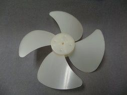 Emerson 0.90-Cubic Foot 900 Watt Microwave Oven