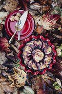 Emile Henry Ruffled Pie Dish - 10.5"/1.25 qt, Burgundy N5