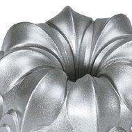 Nordic Ware Cast-Aluminum Nonstick Muffin Pan, Sweetheart Rose N21