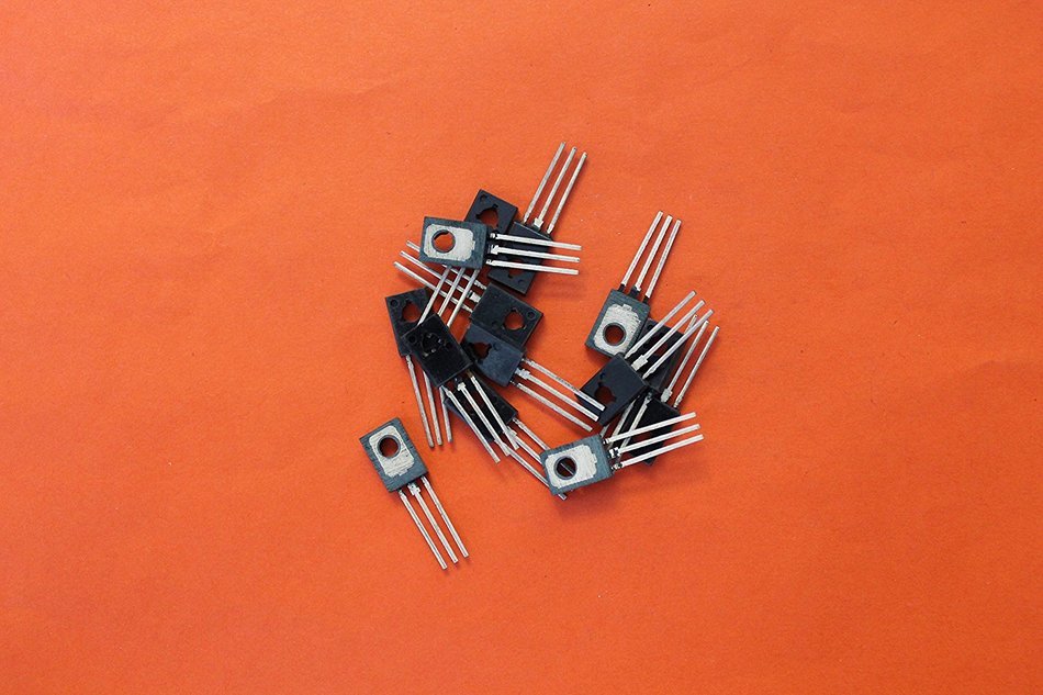 Transistor silicone KT814B analogue BD136, BD166, TIP30A, TIP62A USSR 50 pcs