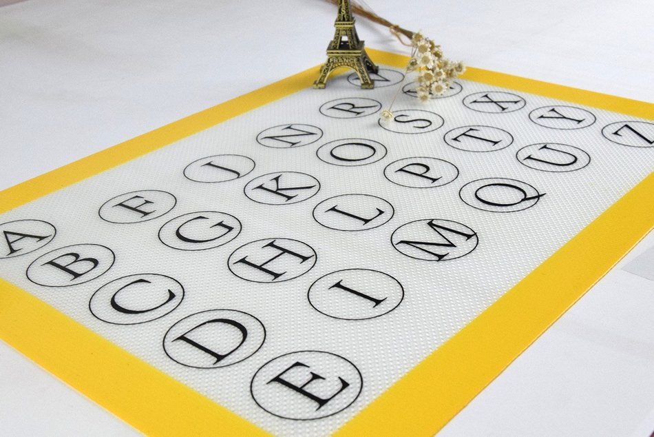 Homankit Silicone Baking Mat - Non Stick Silicon Liner for Bake Pans & Rolling - Unique Design of 26 Letters -... N4