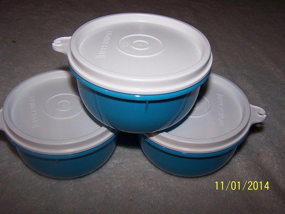 Tupperware Ideal Little Bowls set of (3) Blue with White Seals