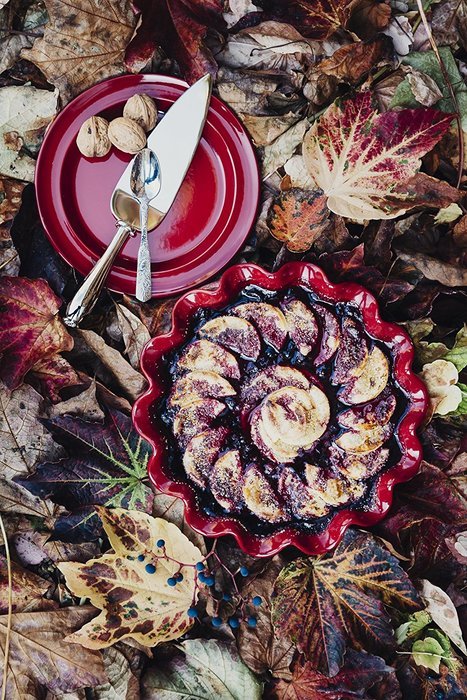 Emile Henry Ruffled Pie Dish - 10.5"/1.25 qt, Burgundy N5