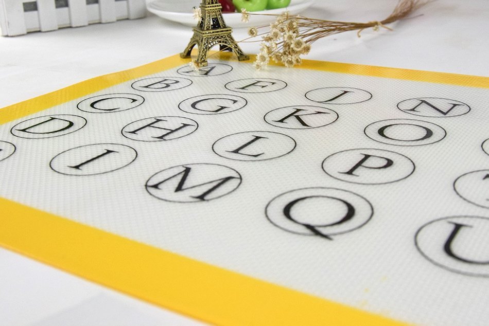 Homankit Silicone Baking Mat - Non Stick Silicon Liner for Bake Pans & Rolling - Unique Design of 26 Letters -... N5