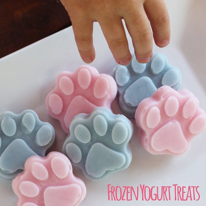 Kolme Kitchens - Paw Print Silicone Mold (2 Pack) For Baking and Freezing Molds - Pink N4