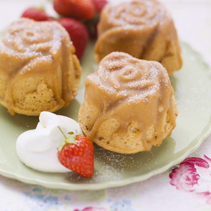 Nordic Ware Cast-Aluminum Nonstick Muffin Pan, Sweetheart Rose N24